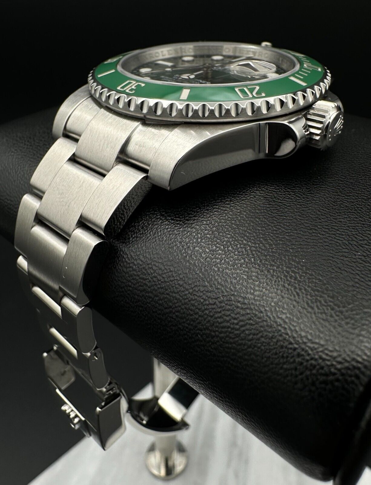 Rolex Submariner Date 116610L Hulk 40mm Green Dial Automatic Men's Watch - 2015
