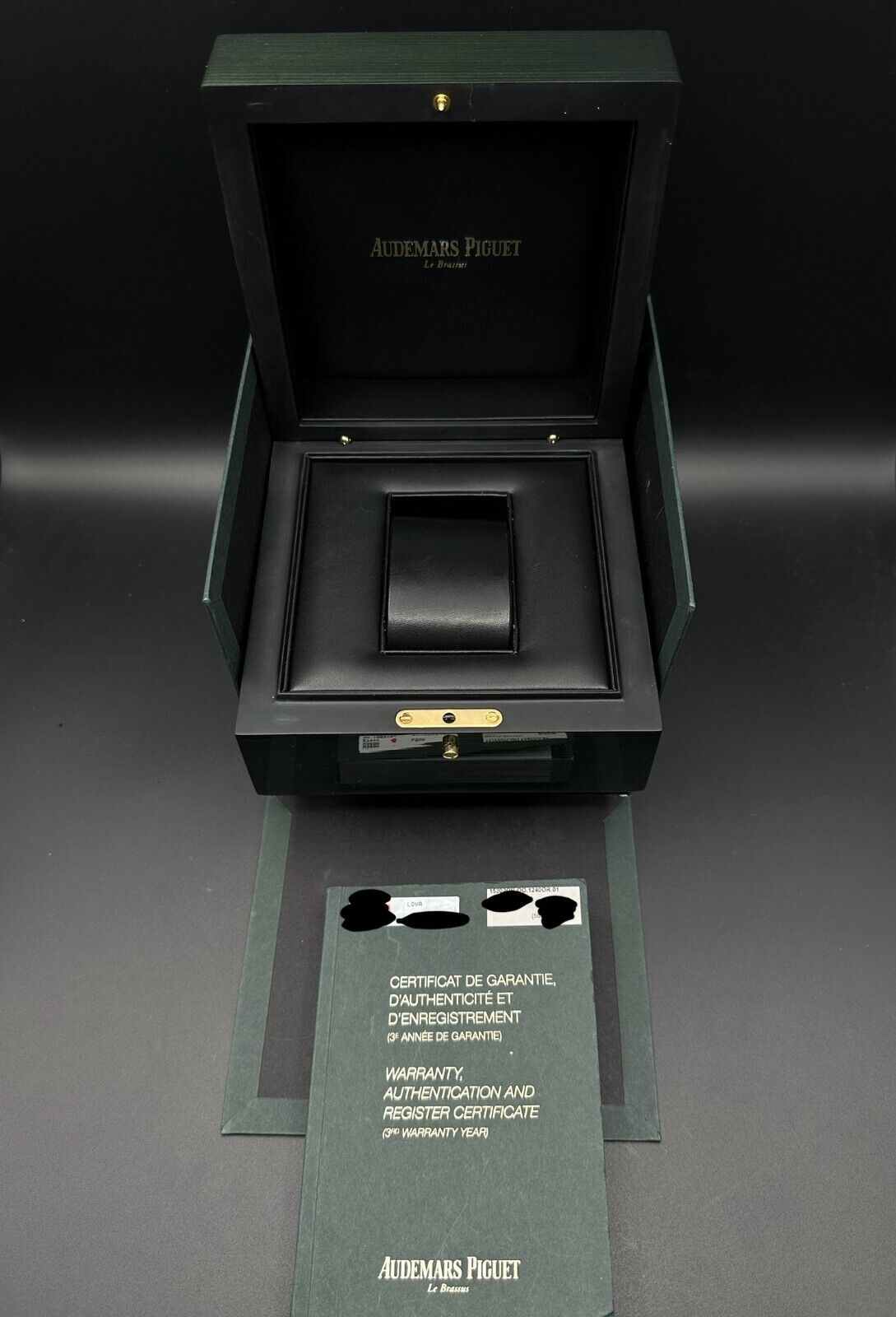 Audemars Piguet Royal Oak Jumbo 15202OR.OO.1240OR.01, 2017 model, featuring a 39mm 18K rose gold case, blue dial, and matching flat link rose gold bracelet. Good condition with light signs of wear. Includes inner and outer boxes and warranty booklet. Available at The Watch Trader, Madison, Connecticut.