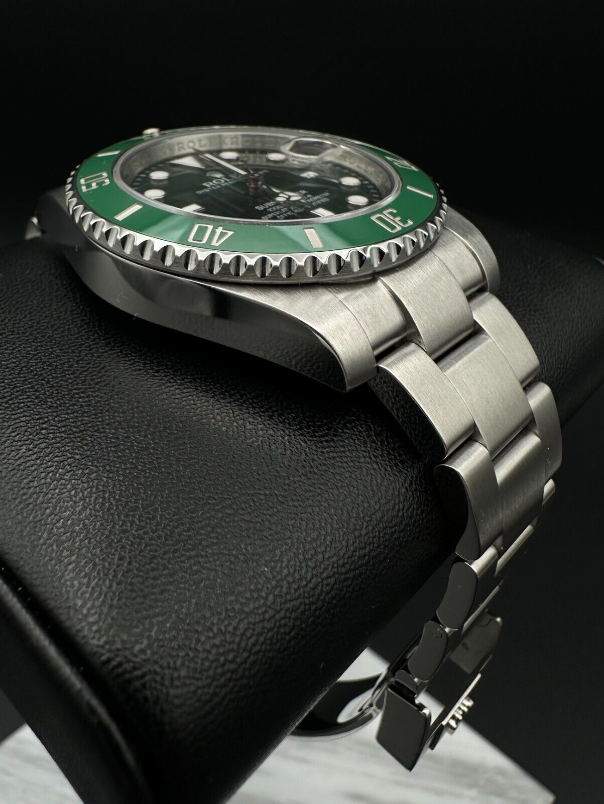 Rolex Submariner Date 116610L Hulk 40mm Green Dial Automatic Men's Watch - 2015