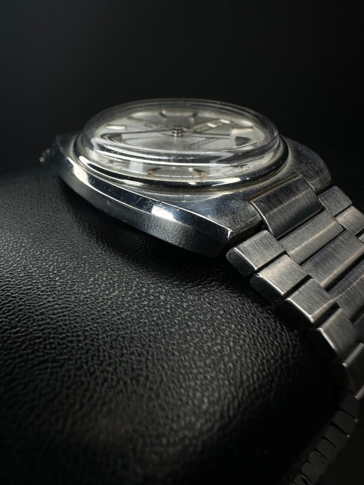 Vintage OMEGA Seamaster men's automatic watch, model 166.0216.3, featuring a classic 35mm stainless steel case and timeless design. This iconic timepiece is ideal for collectors and enthusiasts of heritage OMEGA watches. Available from The Watch Trader CT.