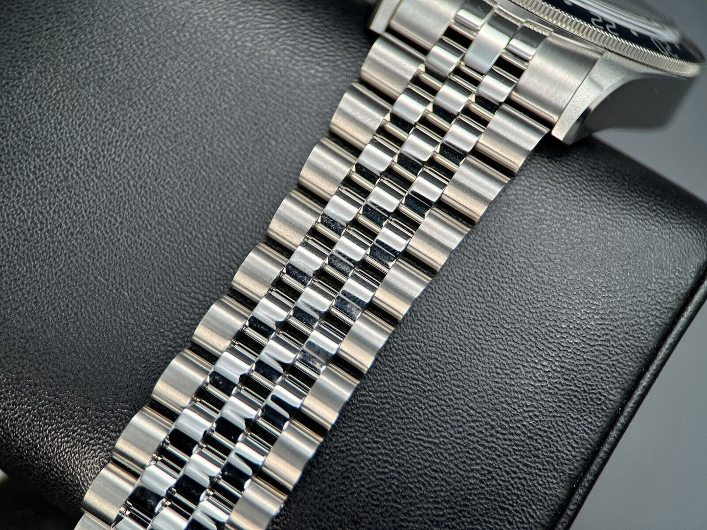 6405763