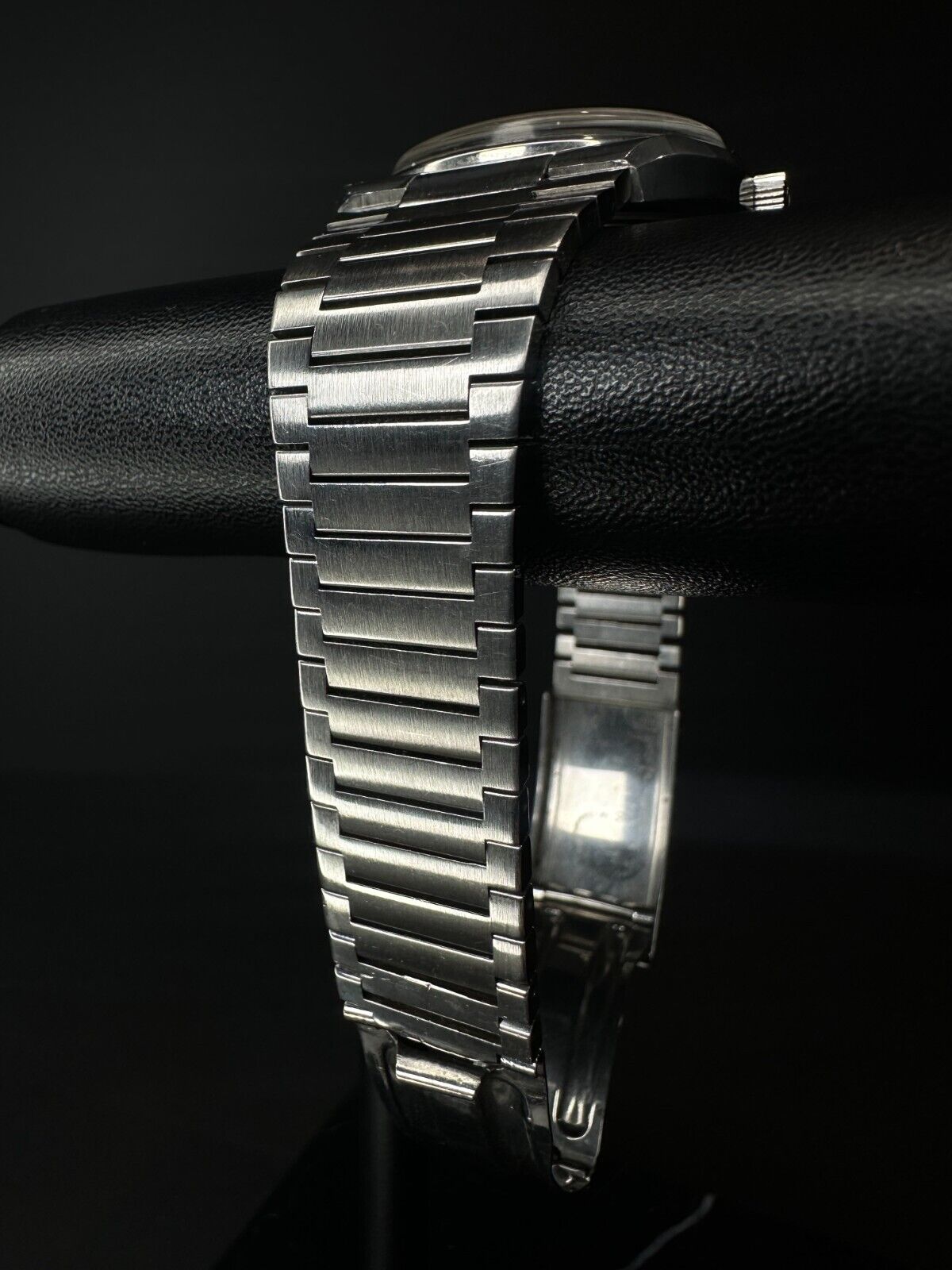 Vintage OMEGA Seamaster men's automatic watch, model 166.0216.3, featuring a classic 35mm stainless steel case and timeless design. This iconic timepiece is ideal for collectors and enthusiasts of heritage OMEGA watches. Available from The Watch Trader CT.