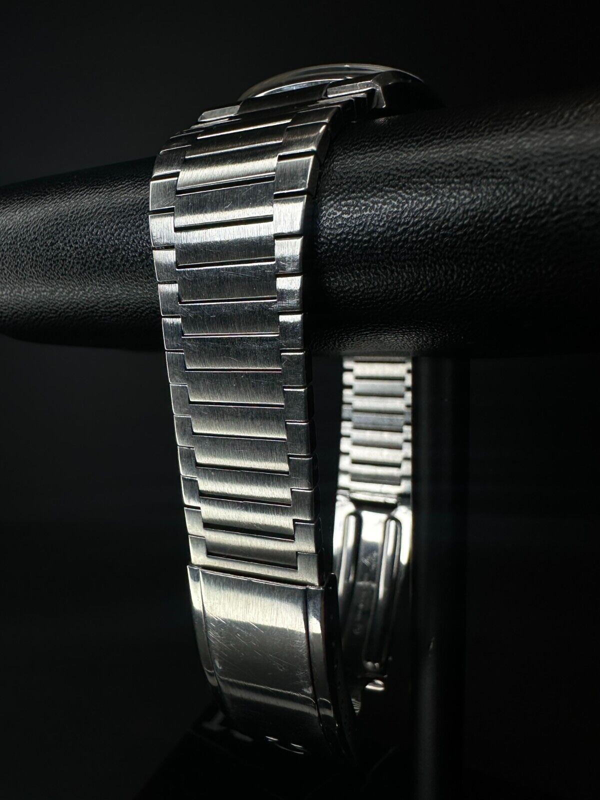 Vintage OMEGA Seamaster men's automatic watch, model 166.0216.3, featuring a classic 35mm stainless steel case and timeless design. This iconic timepiece is ideal for collectors and enthusiasts of heritage OMEGA watches. Available from The Watch Trader CT.
