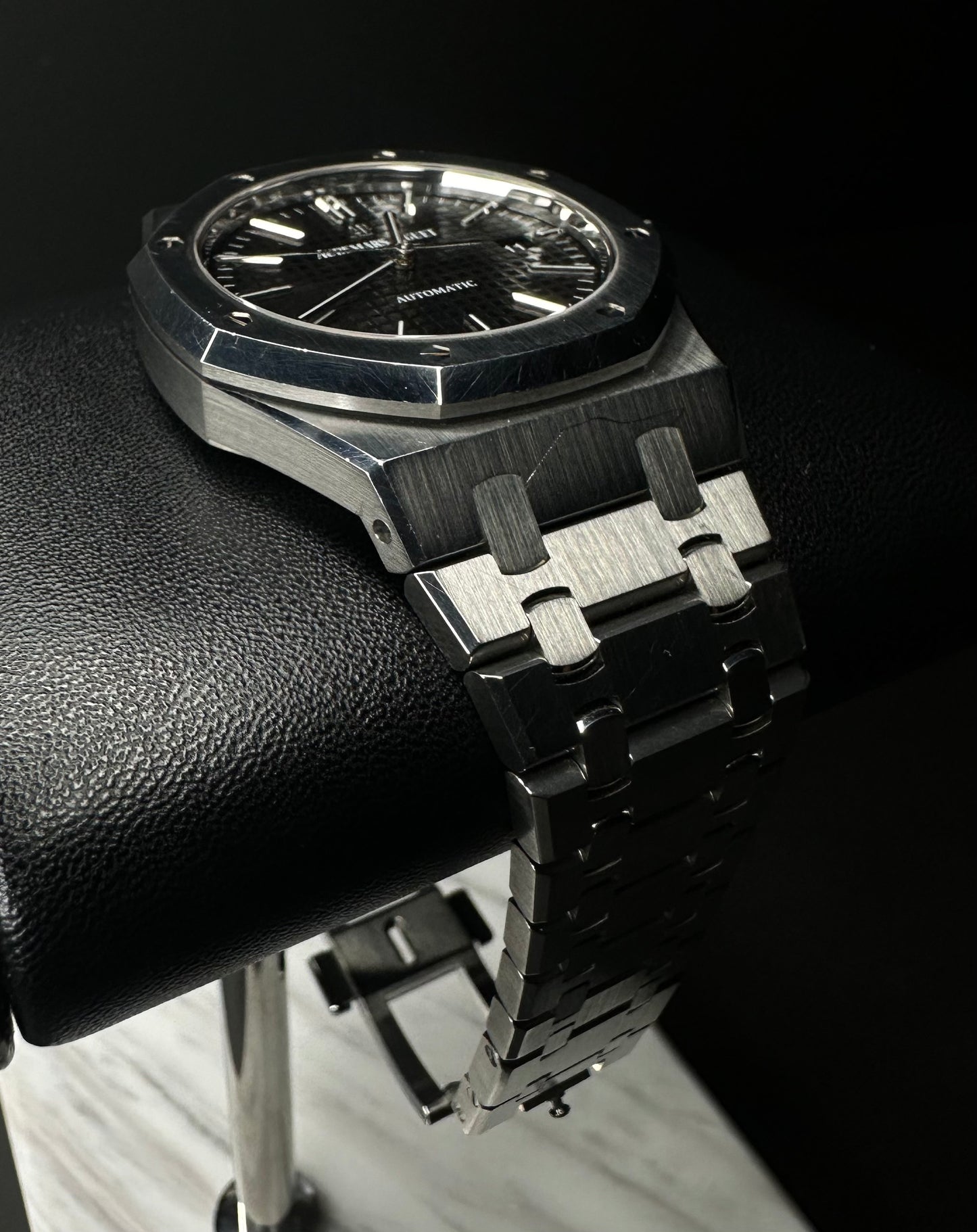 Audemars Piguet Royal Oak 15400 Black Dial Watch 41mm - 15400ST.OO.1220ST.01