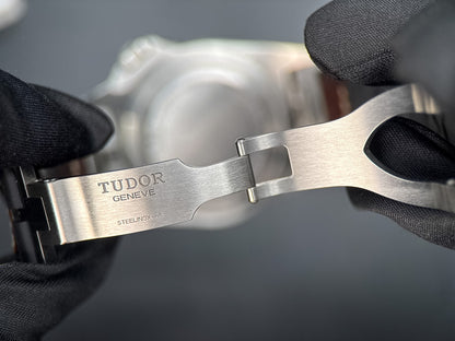 TUDOR Heritage Black Bay P01 M70150-0001 Black Dial 42mm Watch - 20198