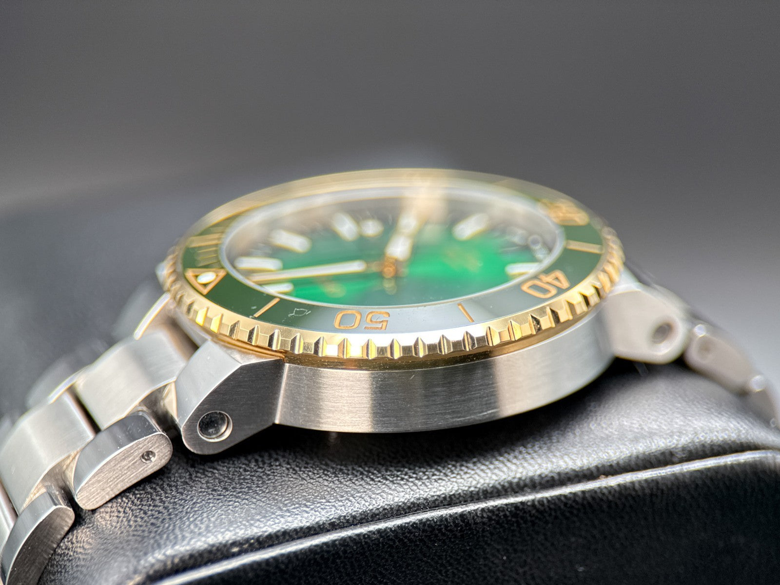 Oris Aquis Date Calibre 400 Green Dial 01 400 7769 6357-07 4 22 77FC4