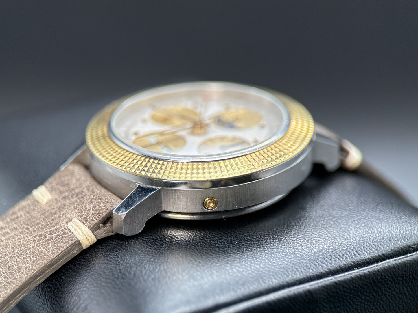 Universal Genève Tri-Compax 104.41.990 Cream Dial Automatic 39mm Watch4