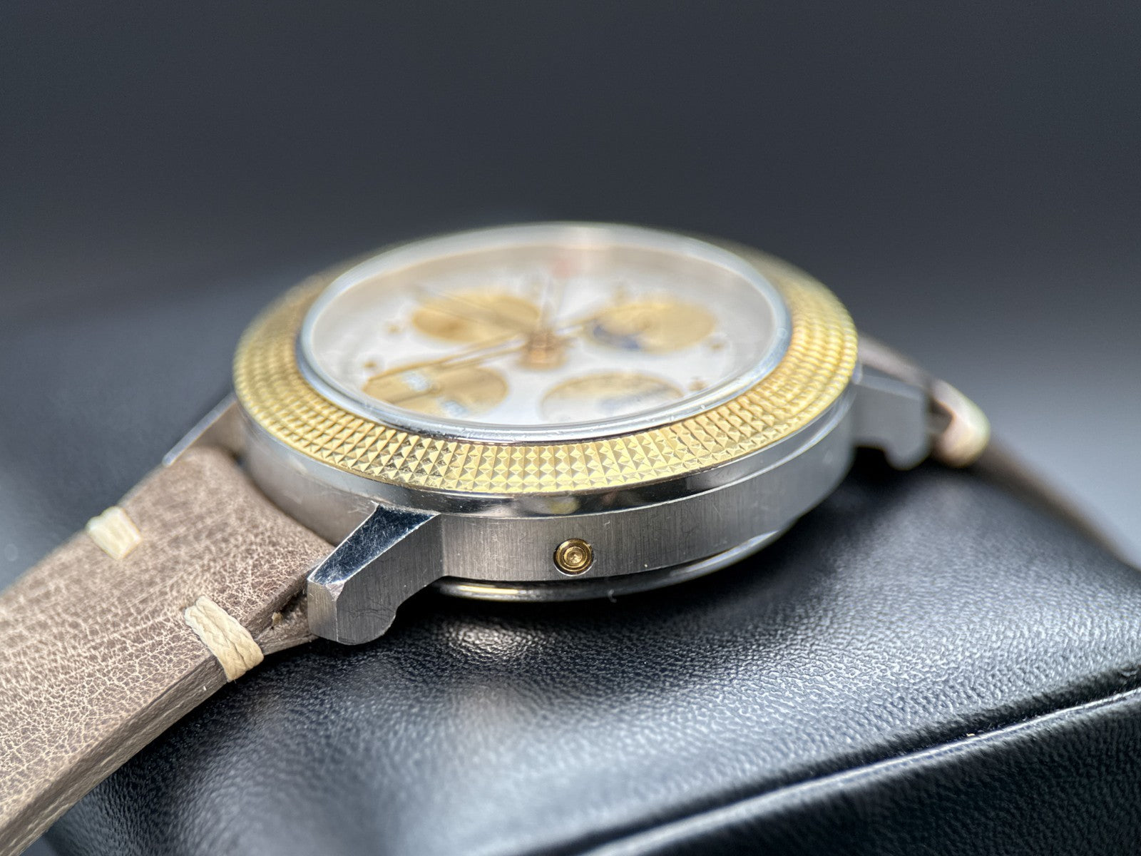 Universal Genève Tri-Compax 104.41.990 Cream Dial Automatic 39mm Watch4