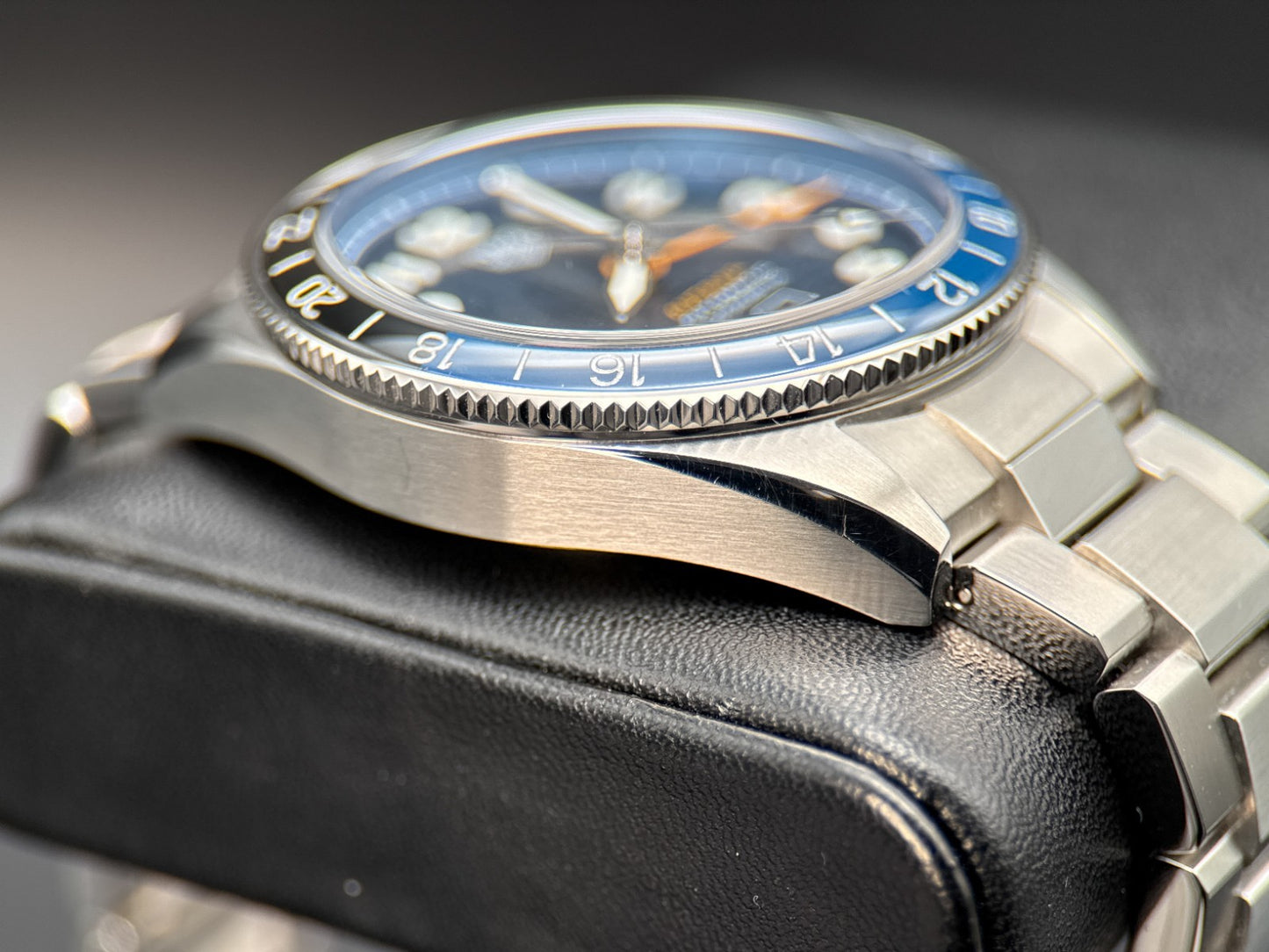 TAG Heuer Autavia GMT COSC WBE511A.BA0650 Blue Dial Automatic 42mm Watch3