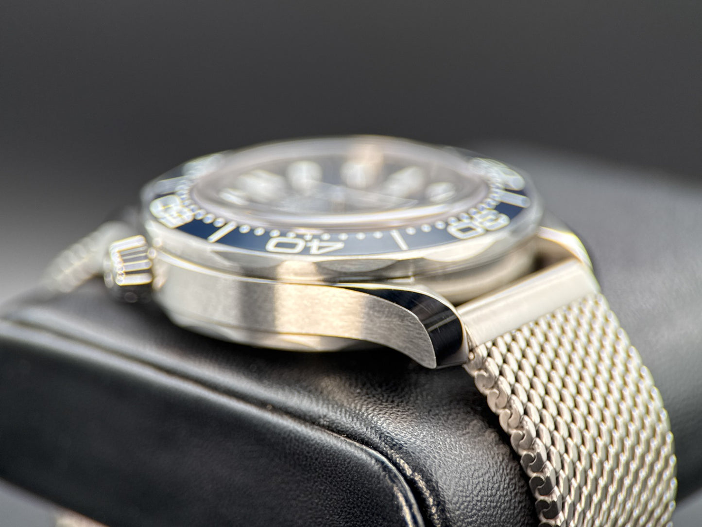 OMEGA Seamaster Diver 300M 210.30.42.20.03.002 James Bond 60th Anniversary 20253