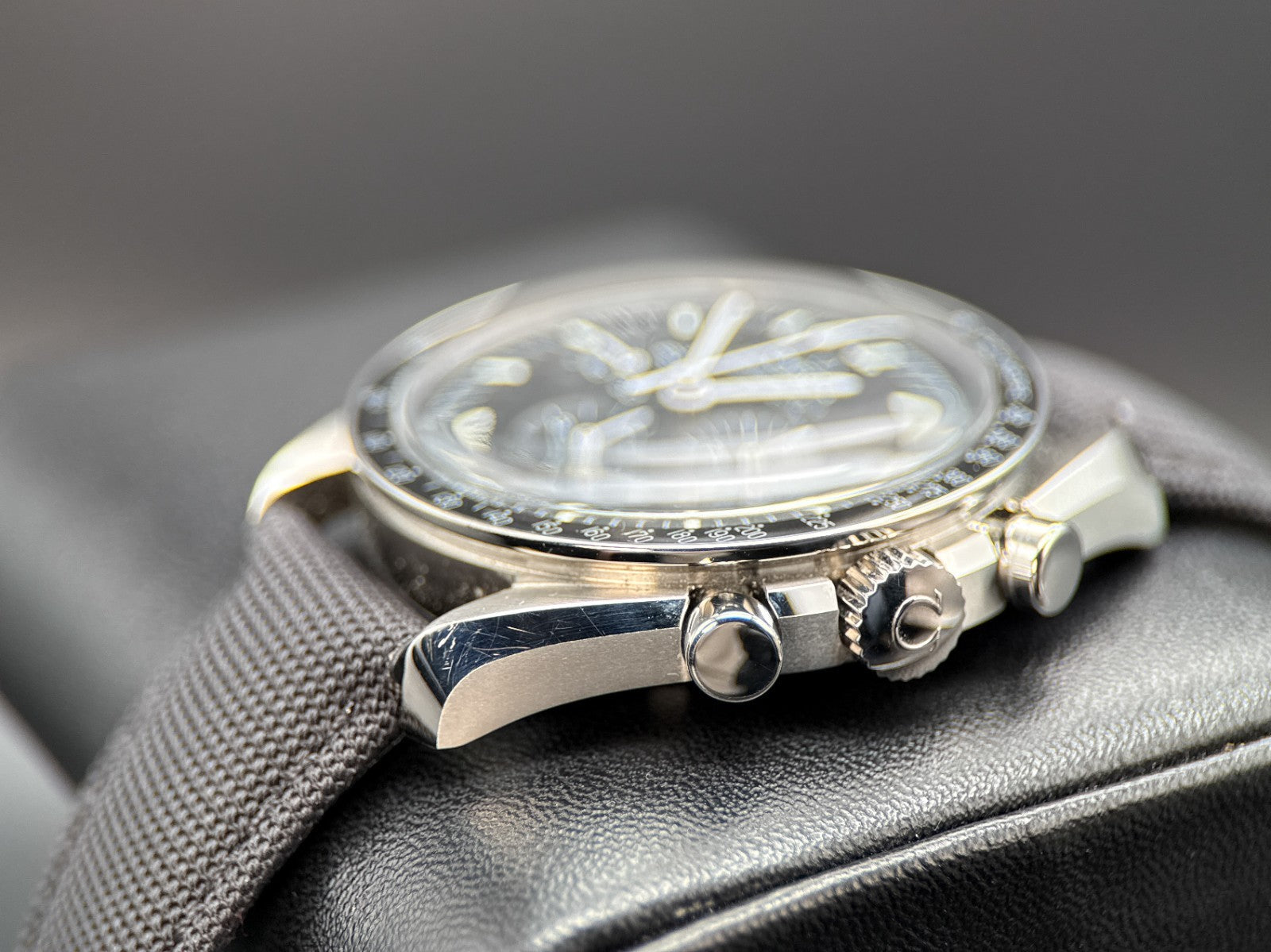 OMEGA Speedmaster Moonwatch 310.32.42.50.01.001 Black Dial 42mm Manual Watch1