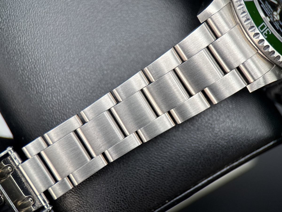 Rolex Submariner 16610LV Kermit Green Bezel 40mm Automatic Watch - 20056