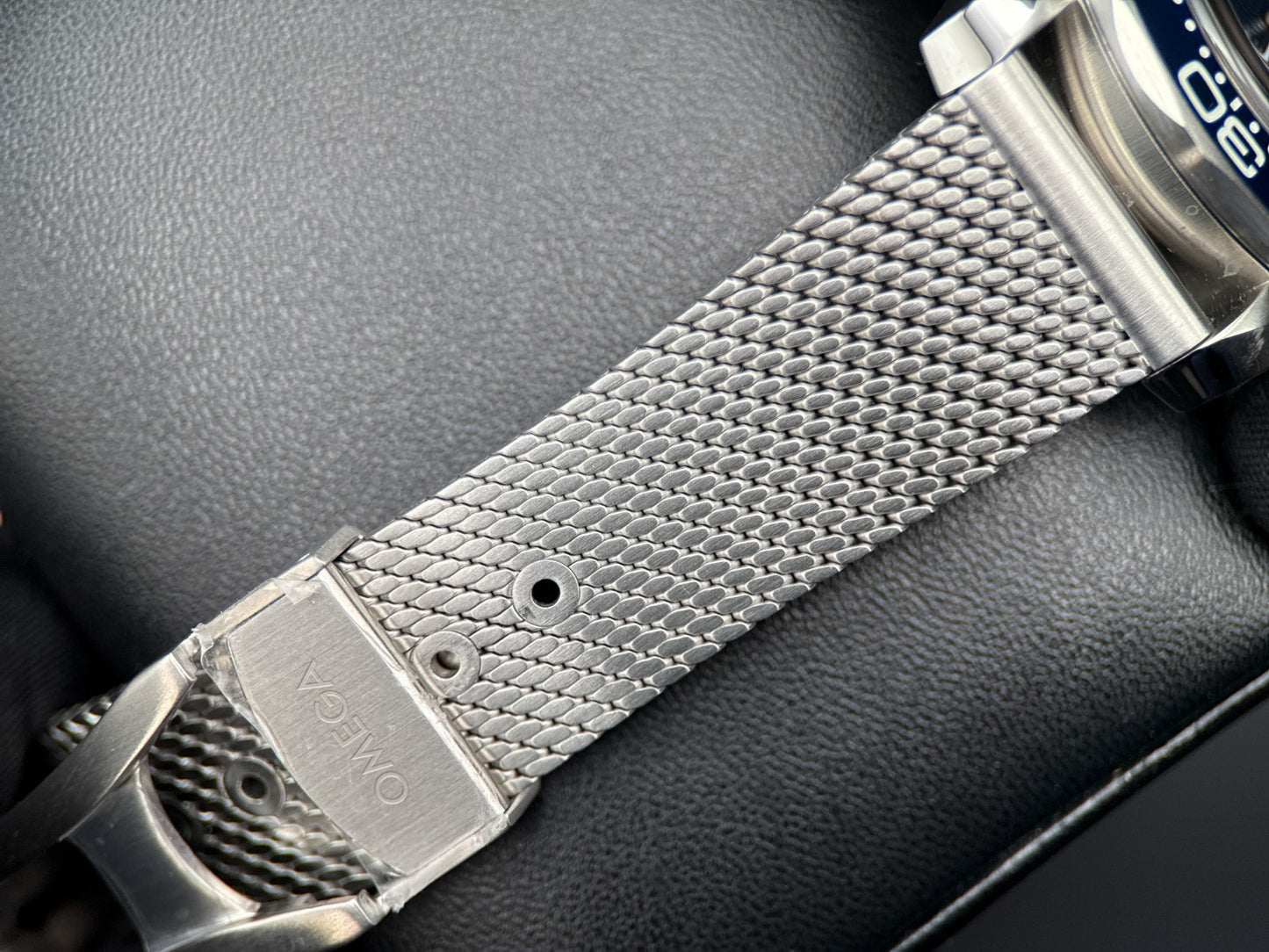 OMEGA Seamaster Diver 300M 210.30.42.20.03.002 James Bond 60th Anniversary 20256