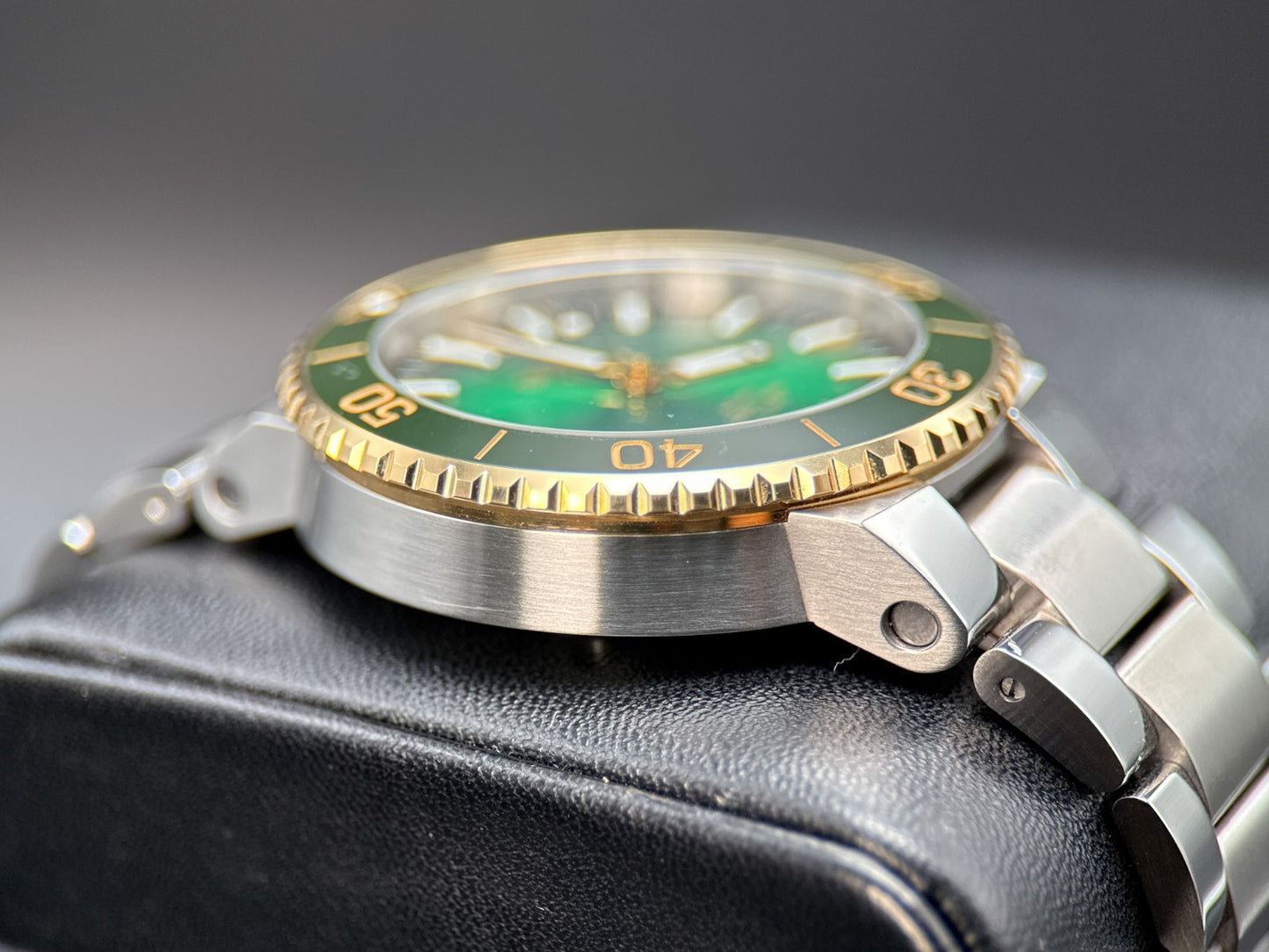Oris Aquis Date Calibre 400 Green Dial 01 400 7769 6357-07 4 22 77FC3