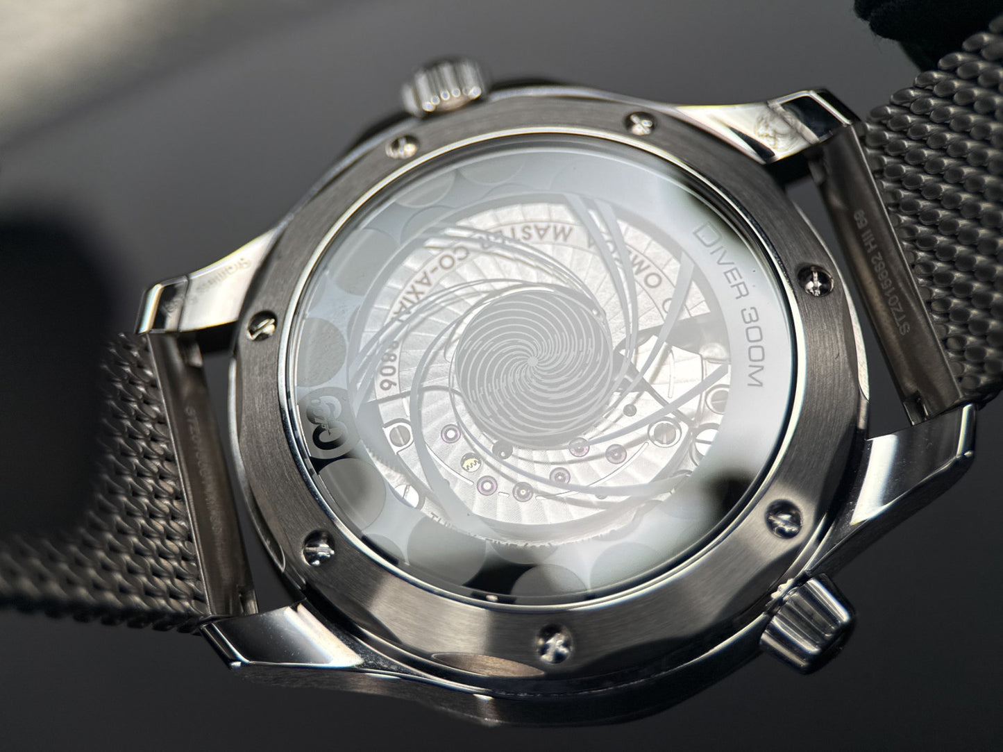 OMEGA Seamaster Diver 300M 210.30.42.20.03.002 James Bond 60th Anniversary 20255