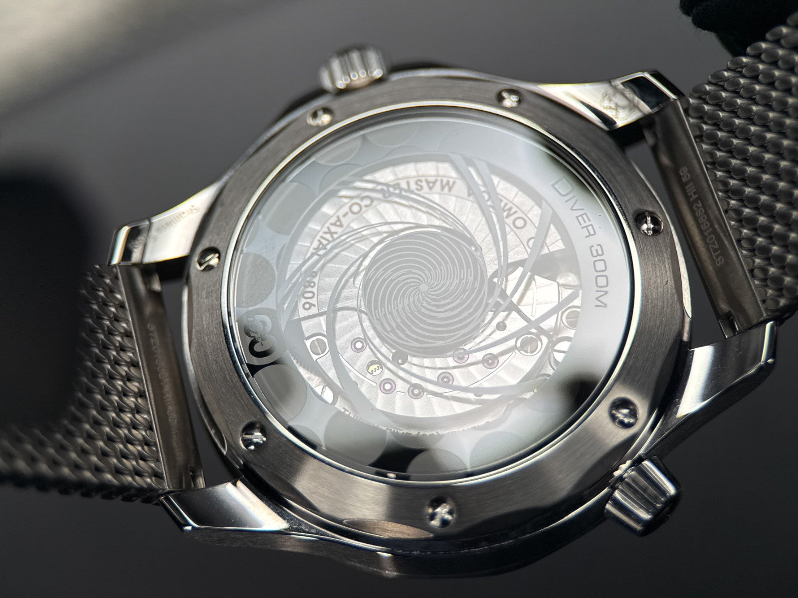 OMEGA Seamaster Diver 300M 210.30.42.20.03.002 James Bond 60th Anniversary 20255