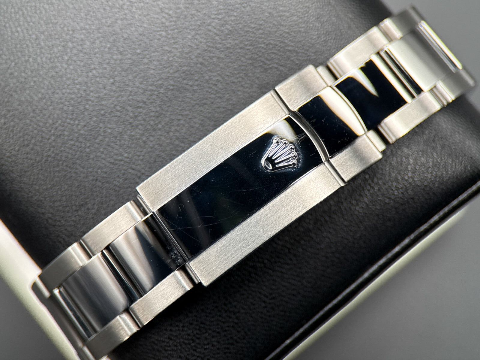 Rolex Milgauss 116400GV Black Dial Green Crystal Automatic 40mm Watch - 20229