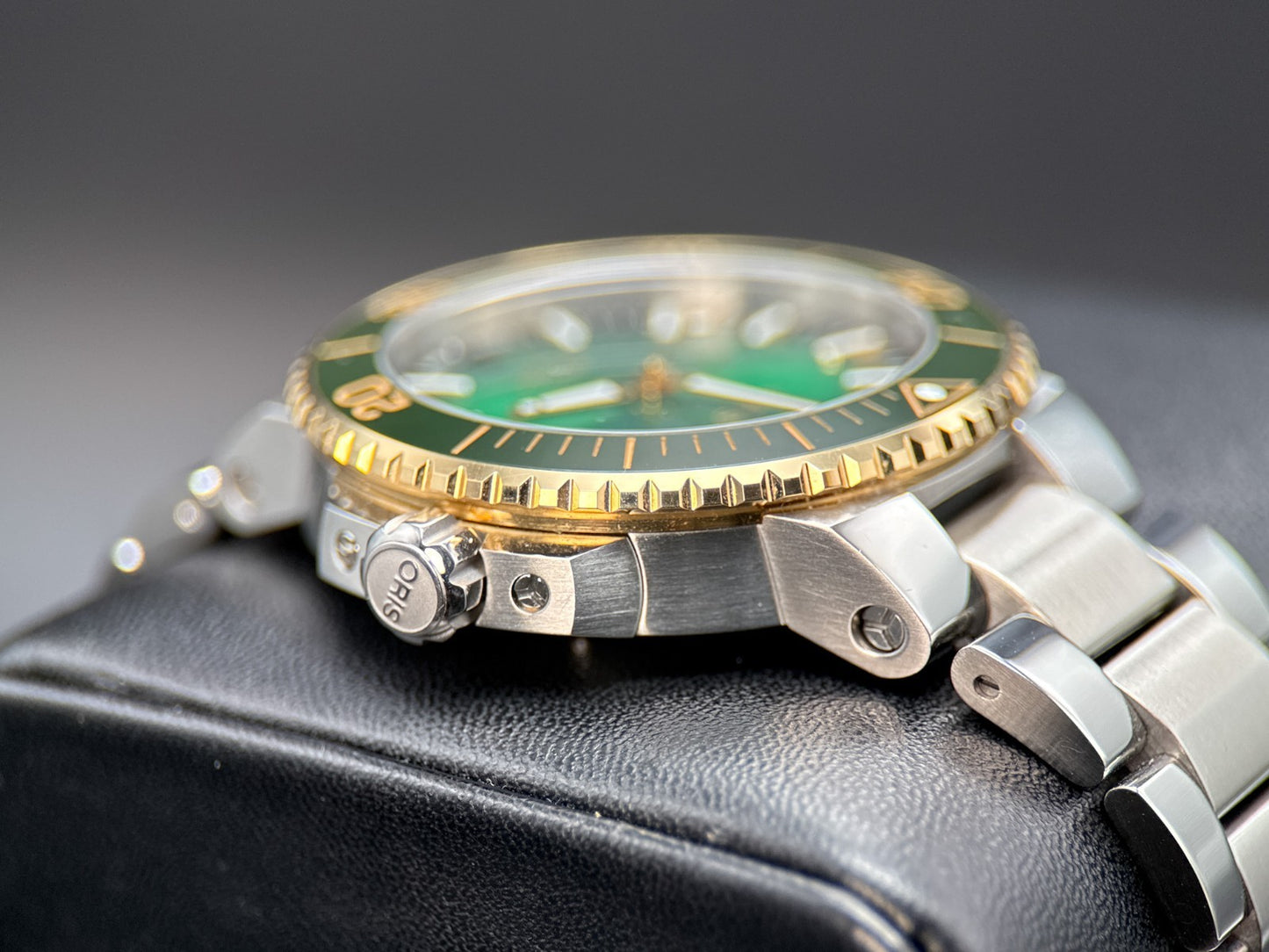 Oris Aquis Date Calibre 400 Green Dial 01 400 7769 6357-07 4 22 77FC2