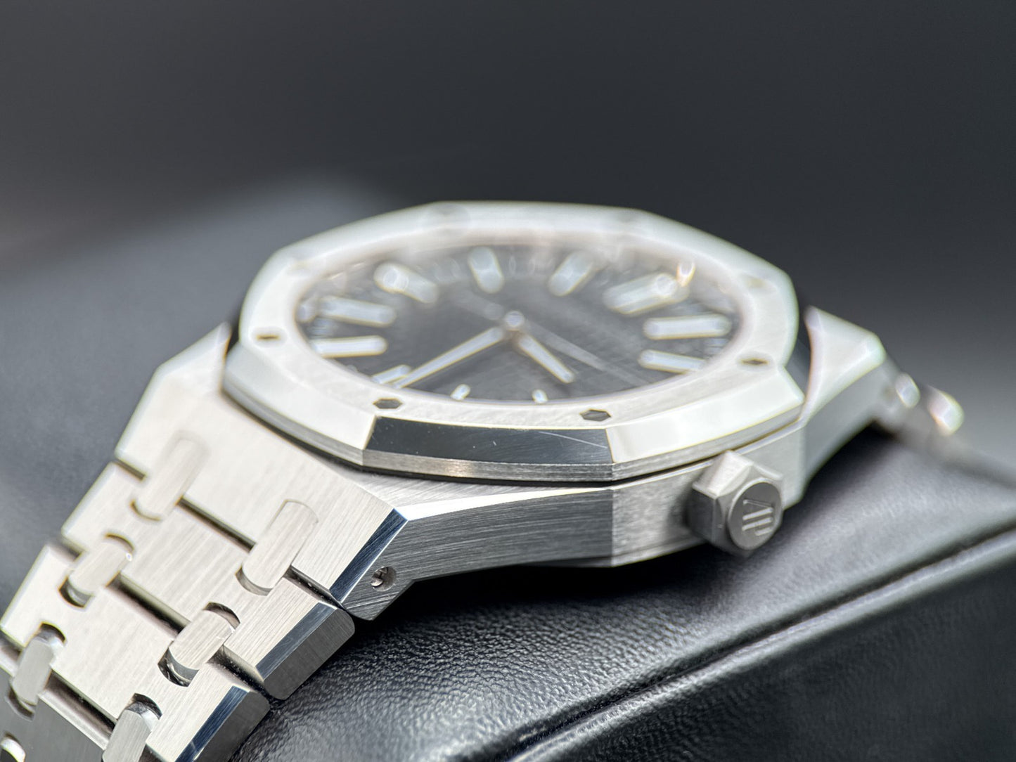 Audemars Piguet Royal Oak 15510ST.OO.1320ST.07 Black Dial Automatic 41mm - 20251