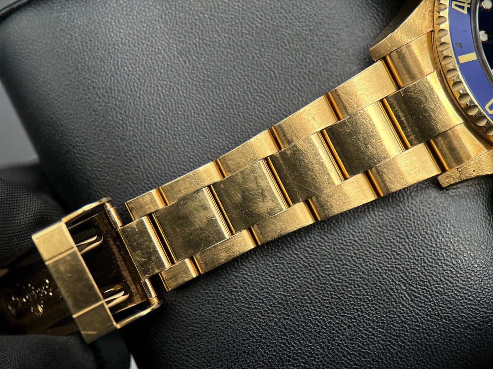 Rolex Submariner Date 16618 Bluesy Yellow Gold Unpolished 40mm Automatic Watch6