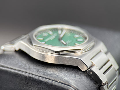 Girard-Perregaux Laureato 81010-11-3153-1CM Green Dial Automatic 42mm Watch3
