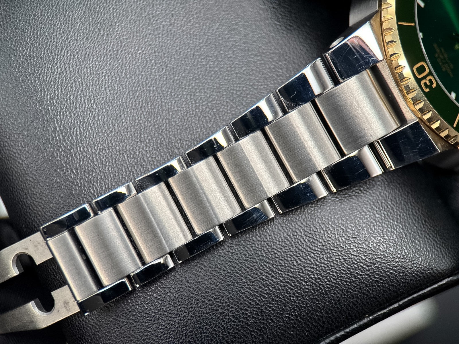 Oris Aquis Date Calibre 400 Green Dial 01 400 7769 6357-07 4 22 77FC6