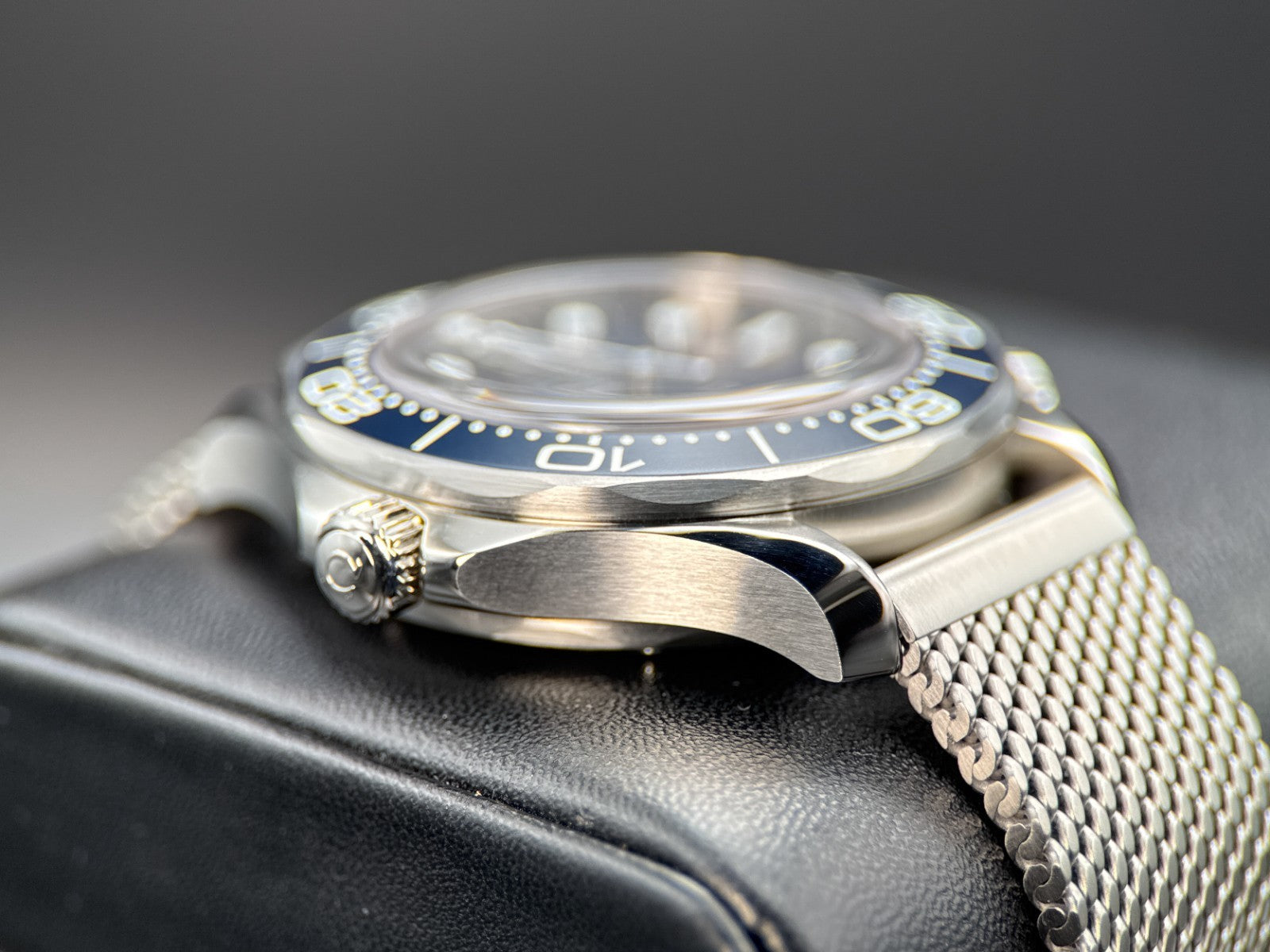 OMEGA Seamaster Diver 300M 210.30.42.20.03.002 James Bond 60th Anniversary 20252
