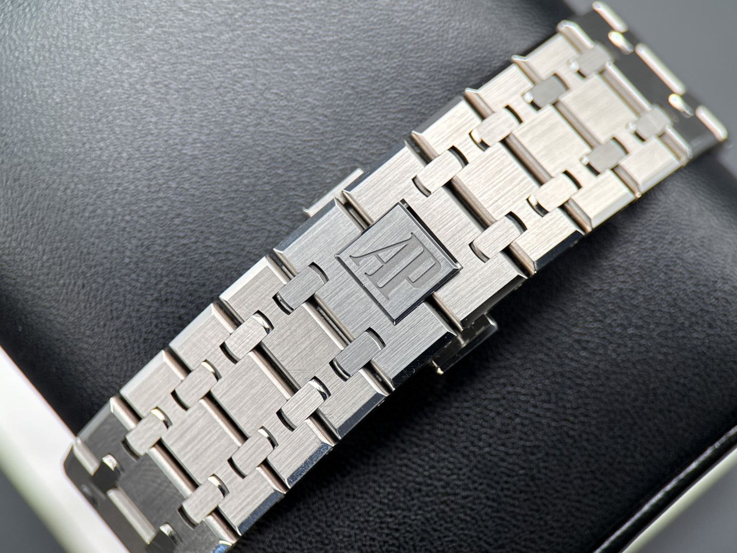 Audemars Piguet Royal Oak 15510ST.OO.1320ST.07 Black Dial Automatic 41mm - 20259