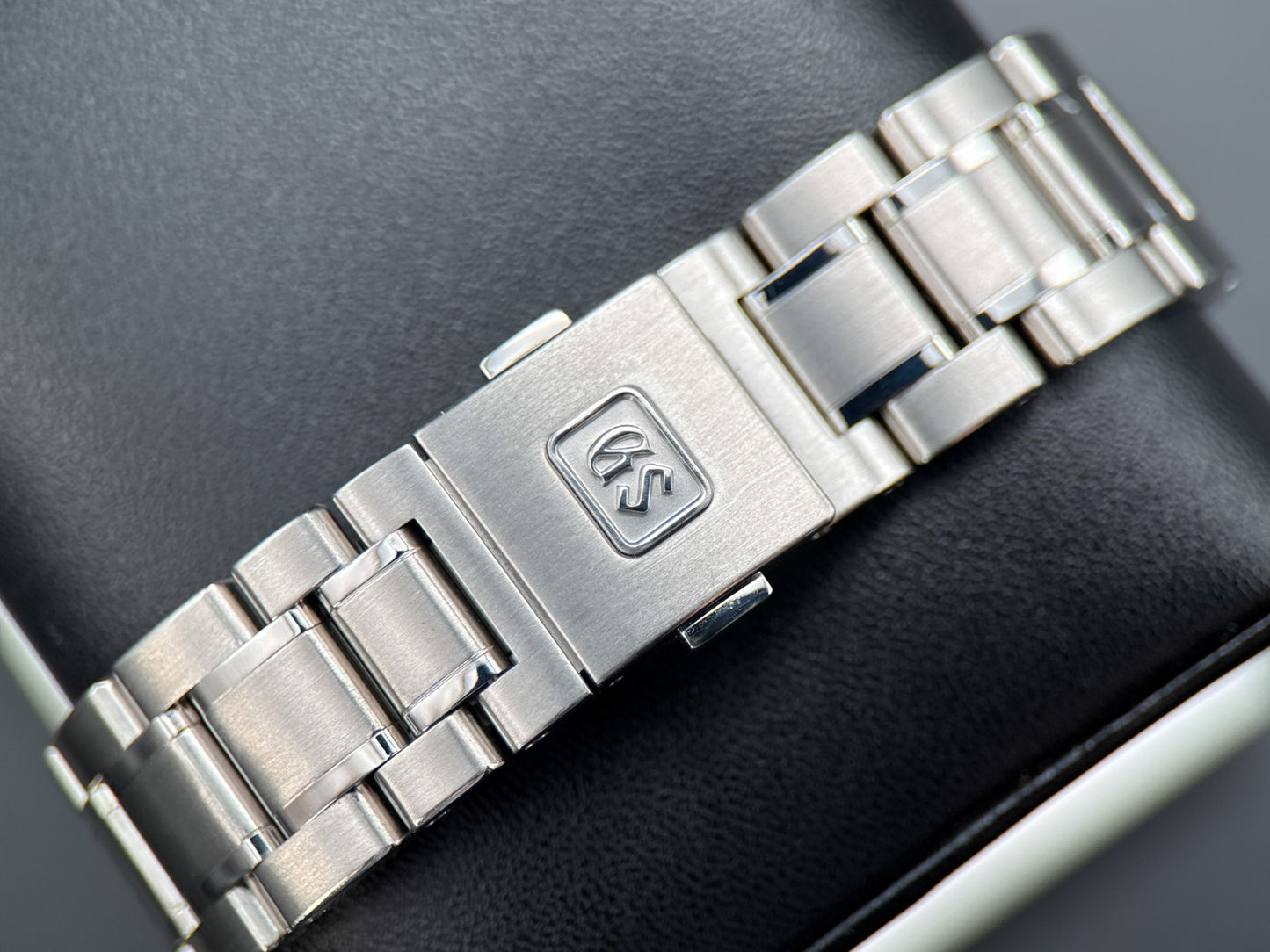 Grand Seiko Elegance Collection GMT SBGJ249G Shōsho Dial Automatic 39.5mm Watch9