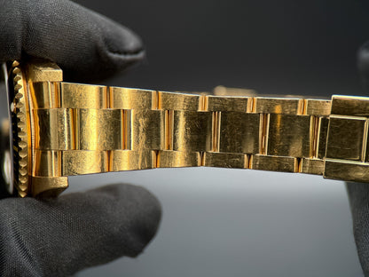 Rolex Submariner Date 16618 Bluesy Yellow Gold Unpolished 40mm Automatic Watch10