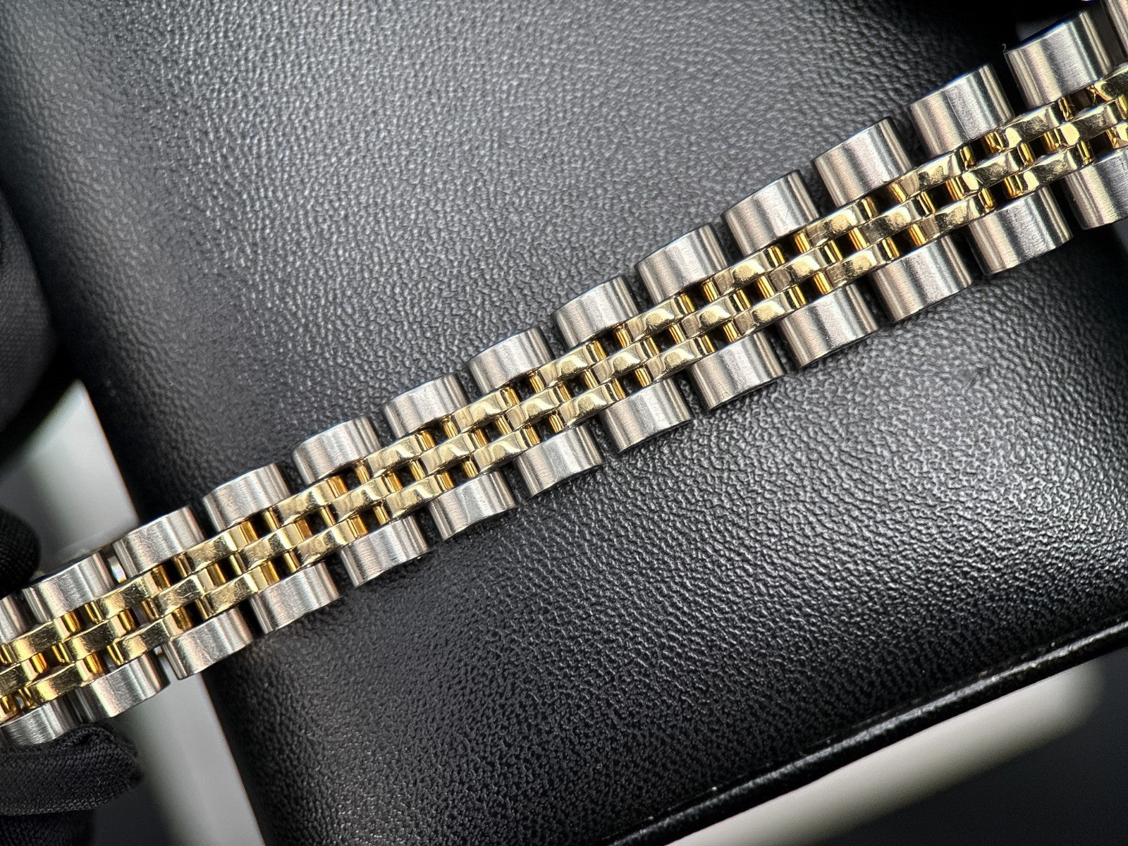 Vintage Rolex Lady-Datejust 69173 White Dial Two-Tone 26mm Automatic Watch 19847