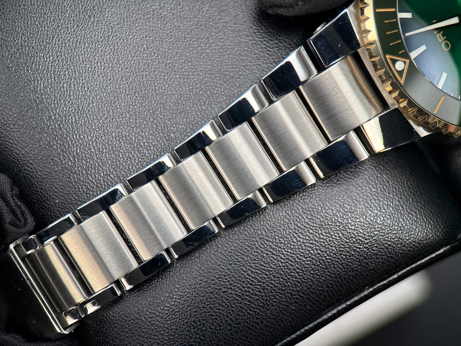 Oris Aquis Date Calibre 400 Green Dial 01 400 7769 6357-07 4 22 77FC7