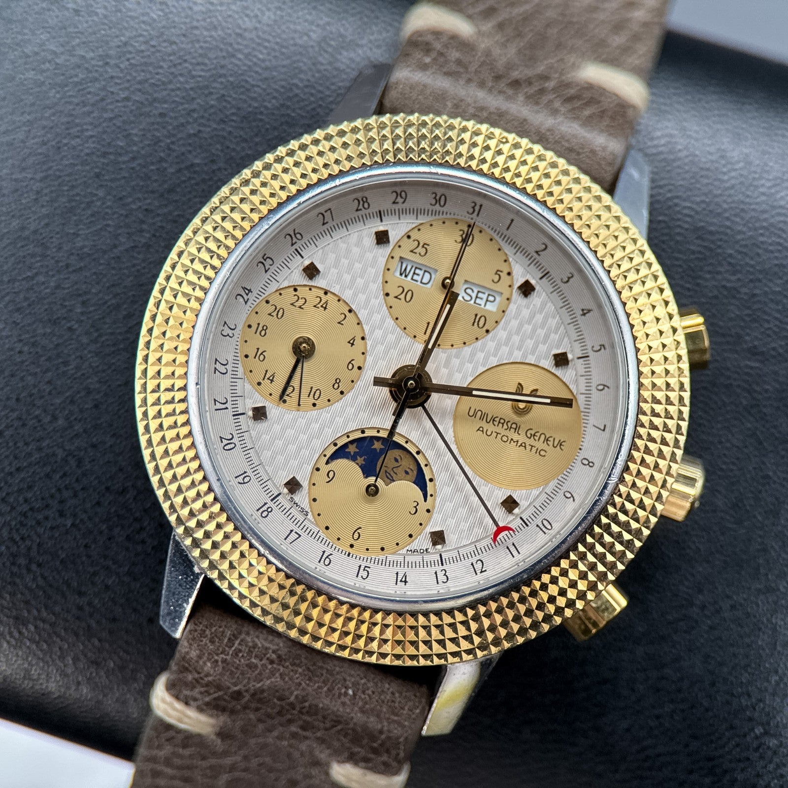 Universal Genève Tri-Compax 104.41.990 Cream Dial Automatic 39mm Watch0
