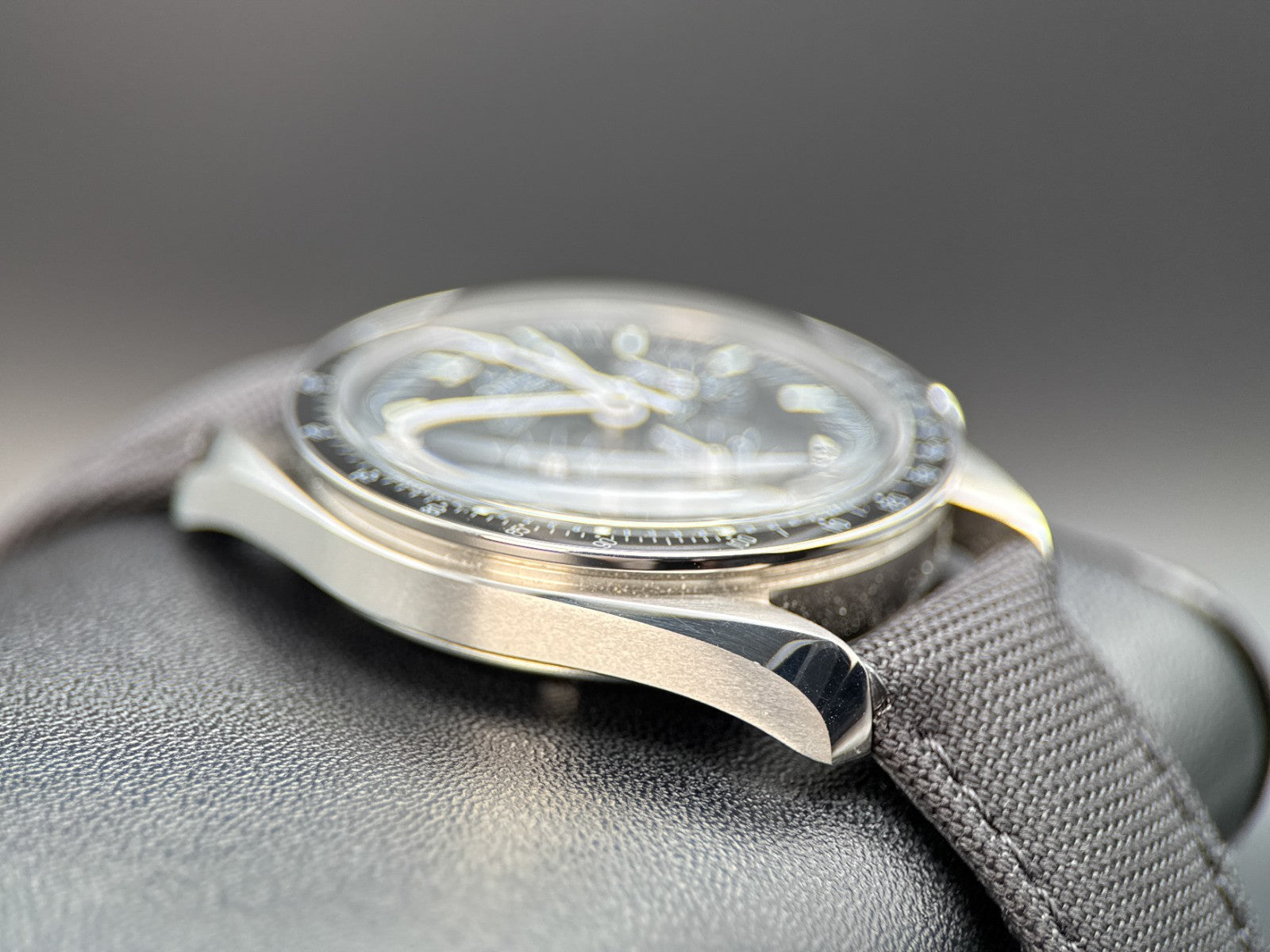 OMEGA Speedmaster Moonwatch 310.32.42.50.01.001 Black Dial 42mm Manual Watch4