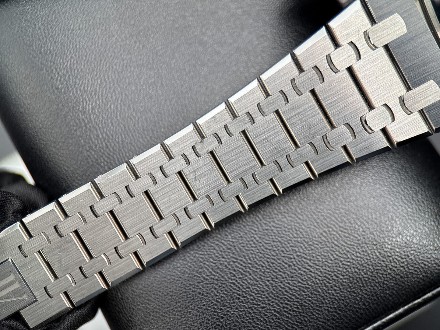 Audemars Piguet Royal Oak 15510ST.OO.1320ST.07 Black Dial Automatic 41mm - 20257