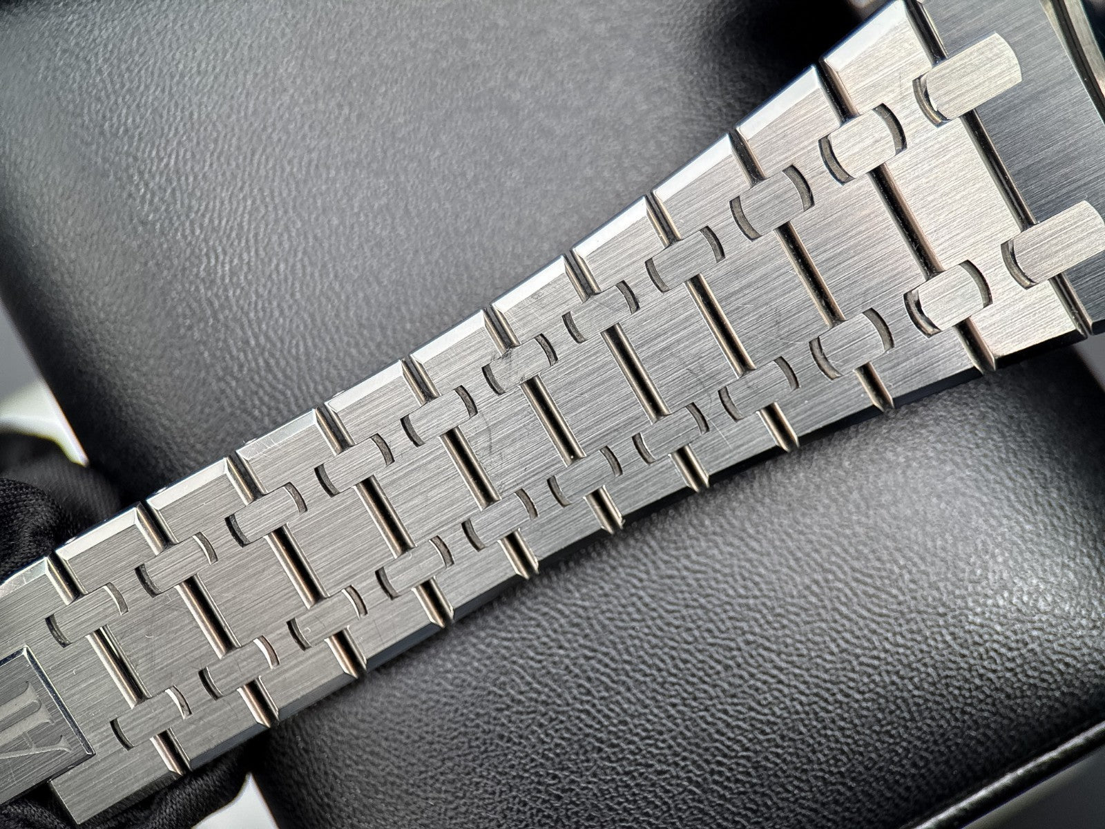 Audemars Piguet Royal Oak 15510ST.OO.1320ST.07 Black Dial Automatic 41mm - 20257