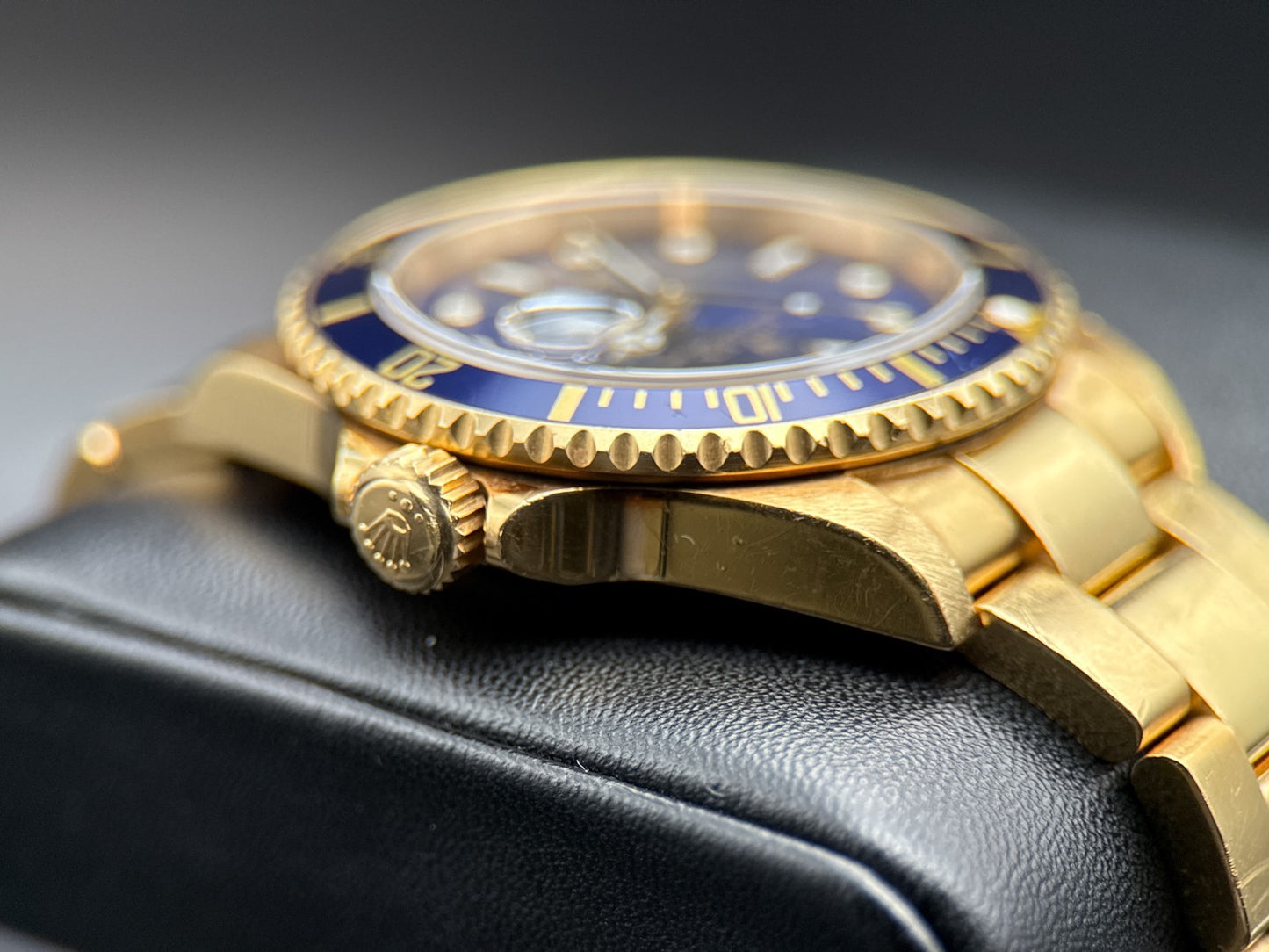 Rolex Submariner Date 16618 Bluesy Yellow Gold Unpolished 40mm Automatic Watch2