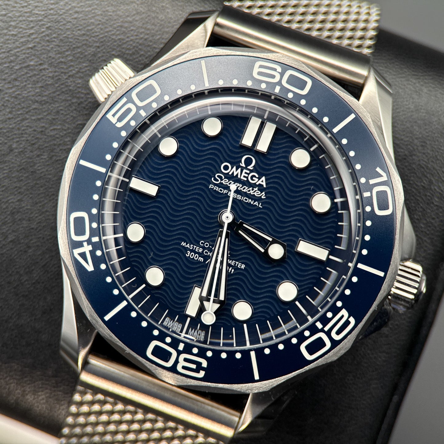 OMEGA Seamaster Diver 300M 210.30.42.20.03.002 James Bond 60th Anniversary 20250