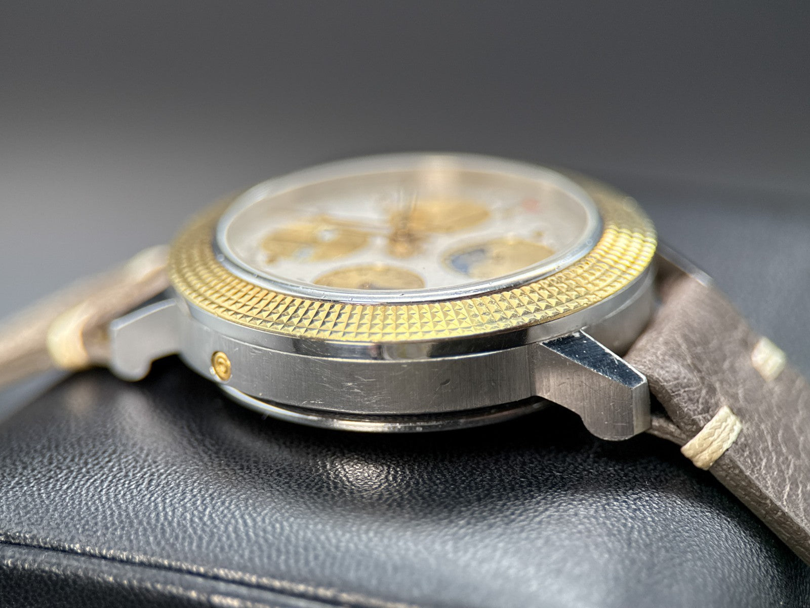Universal Genève Tri-Compax 104.41.990 Cream Dial Automatic 39mm Watch3