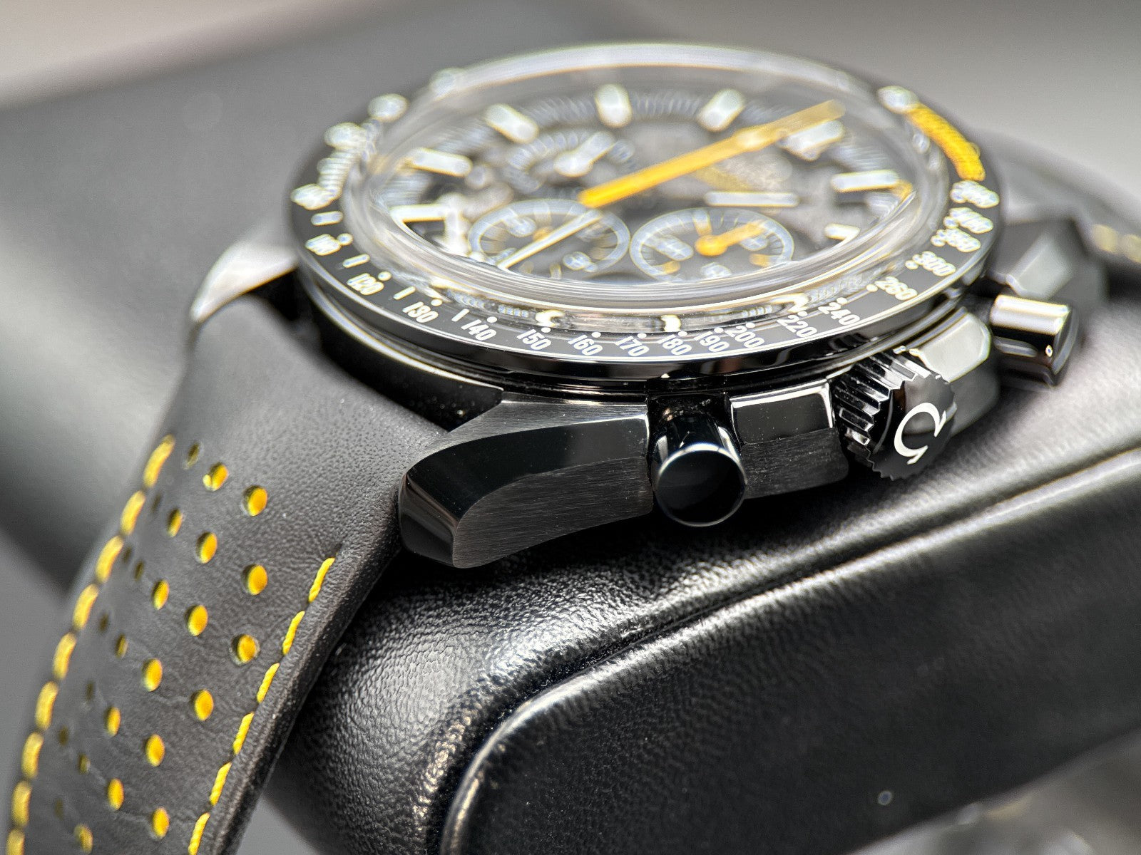 OMEGA Speedmaster Moonwatch Dark Side of the Moon Apollo 8 311.92.44.30.01.0011