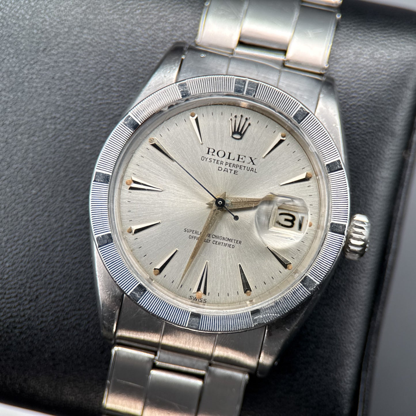 Vintage Rolex Date 1501 Silver Dial Engine Turned Bezel Automatic 34mm Watch0