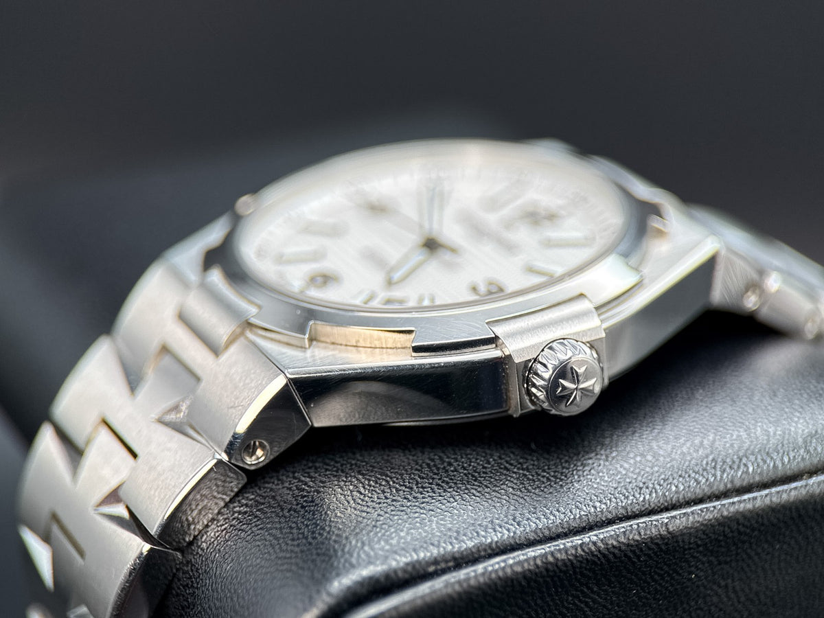 Vacheron Constantin Overseas 47040/B01A-9093 Silver 2016 - photo 2 of 11