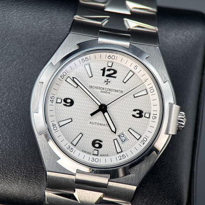 Vacheron Constantin Overseas 47040/B01A-9093 Silver 2016 - photo 1 of 11
