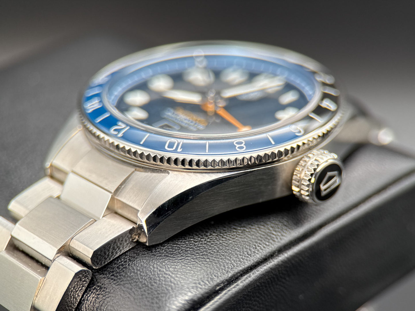 TAG Heuer Autavia GMT COSC WBE511A.BA0650 Blue Dial Automatic 42mm Watch1