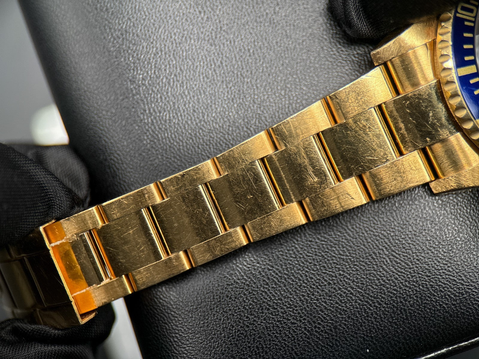 Rolex Submariner Date 16618 Bluesy Yellow Gold Unpolished 40mm Automatic Watch7