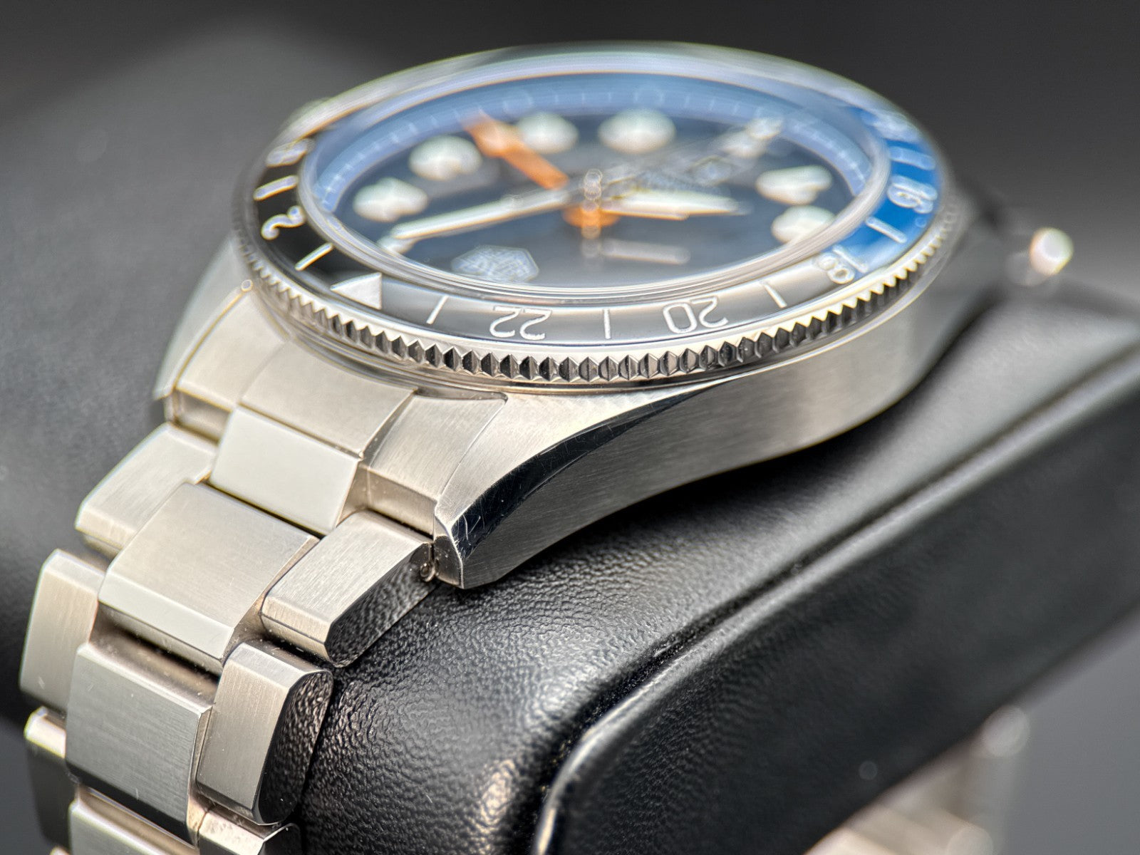 TAG Heuer Autavia GMT COSC WBE511A.BA0650 Blue Dial Automatic 42mm Watch4