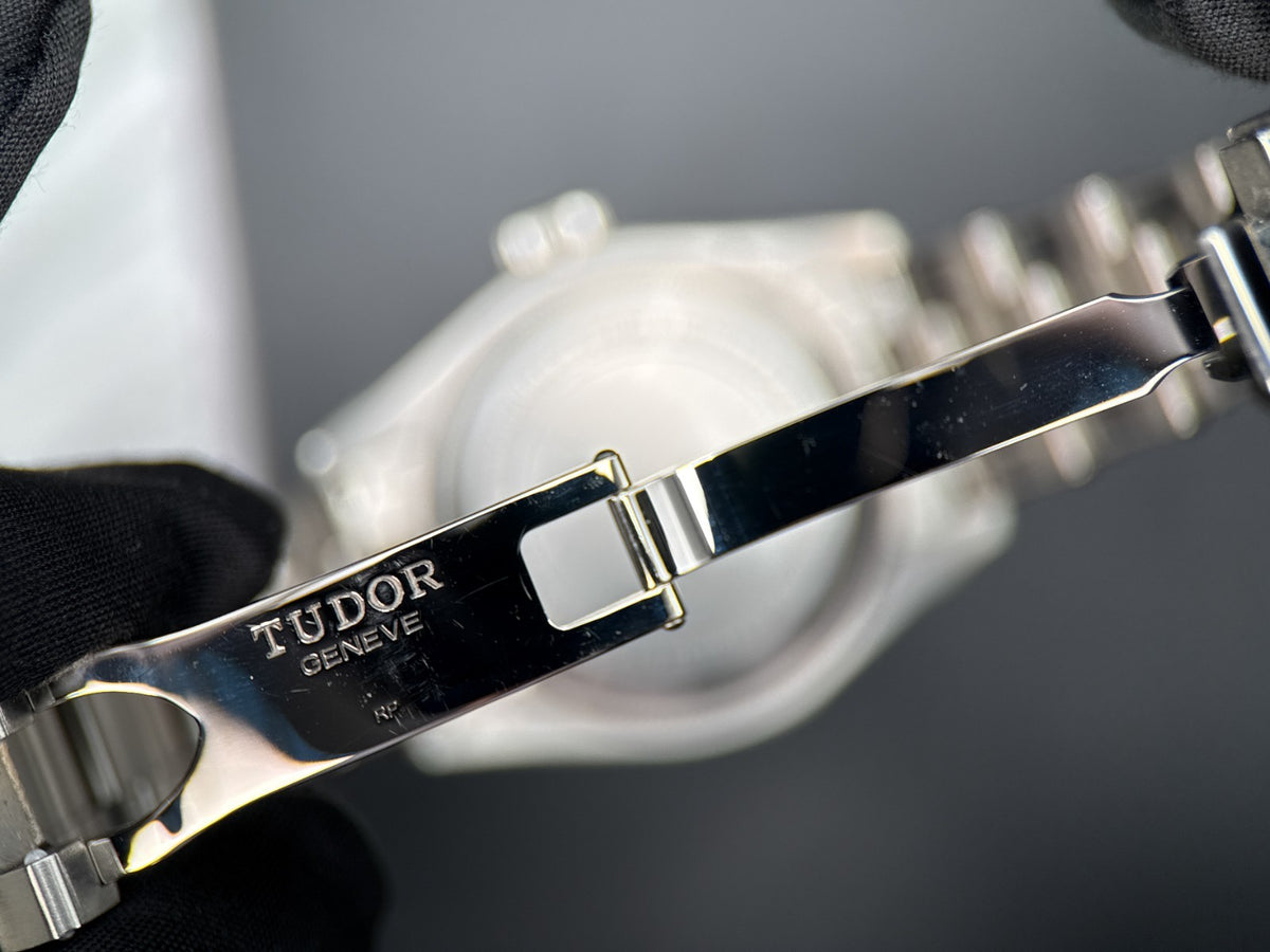 Tudor Black Bay Pro 79470-0004 Polar Dial 2025 - photo 9 of 11