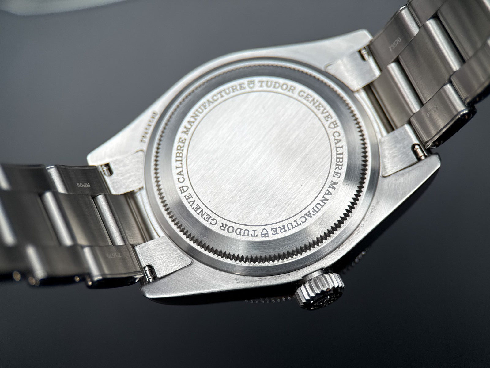 8080041