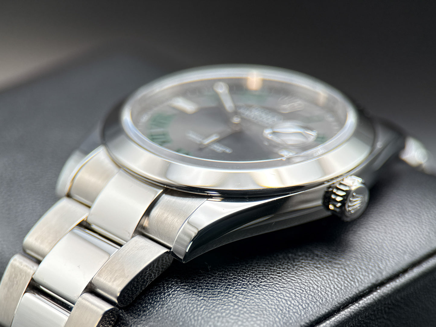 Rolex Datejust 41mm 126300 Smooth Bezel Wimbledon Dial Automatic Watch - 2018
